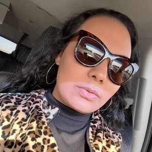 Meet your Posher, Crystal